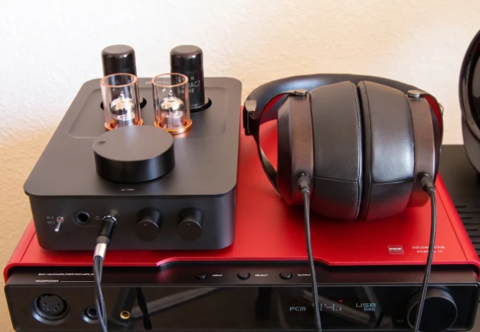 Headset, Headphones or Speakers? Choosing a Game Audio Setup for Your Space